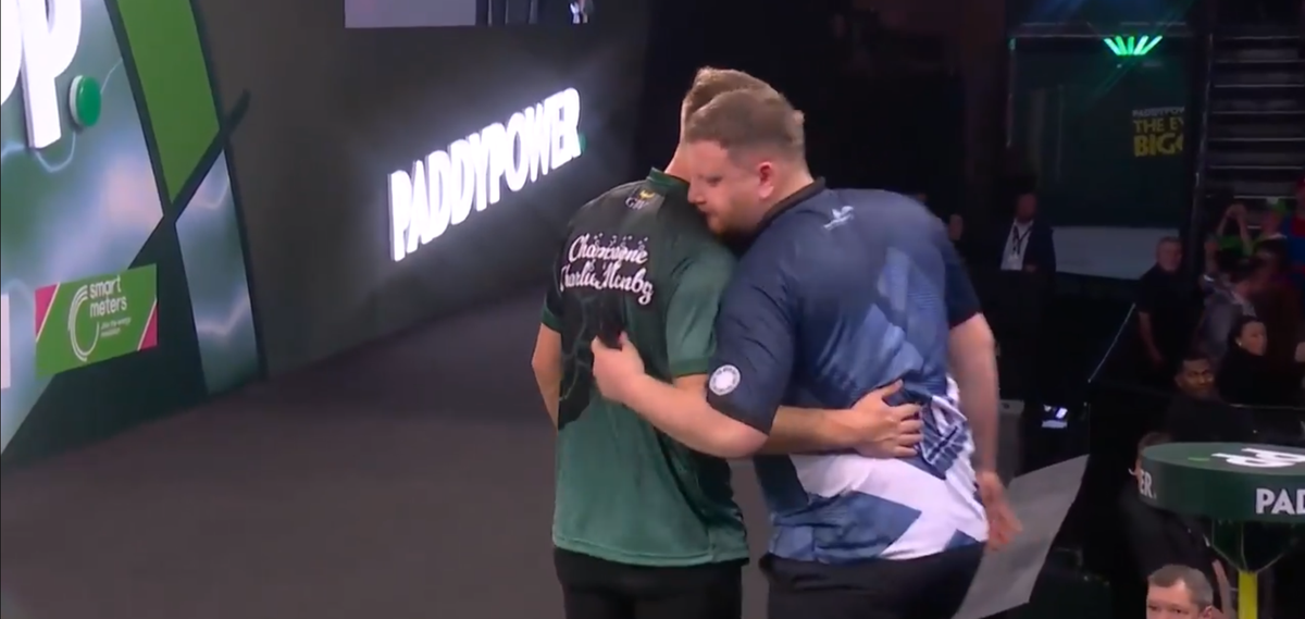 Explozie de nervi la Campionatul Mondial » Un jucător a părăsit scena cu mâna plină de sânge