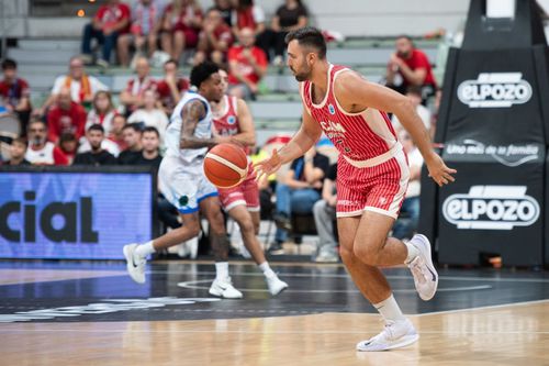 Emanuel Cățe, pivotul naționalei României, joacă în Spania, la UCAM Murcia/Foto: fiba.basketball