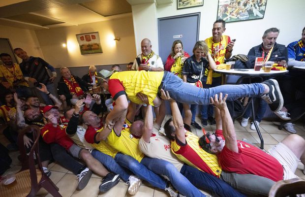 Miracolul de pe stadionul în care încape tot orașul minier » Are buget de 14 ori mai mic ca al lui PSG!