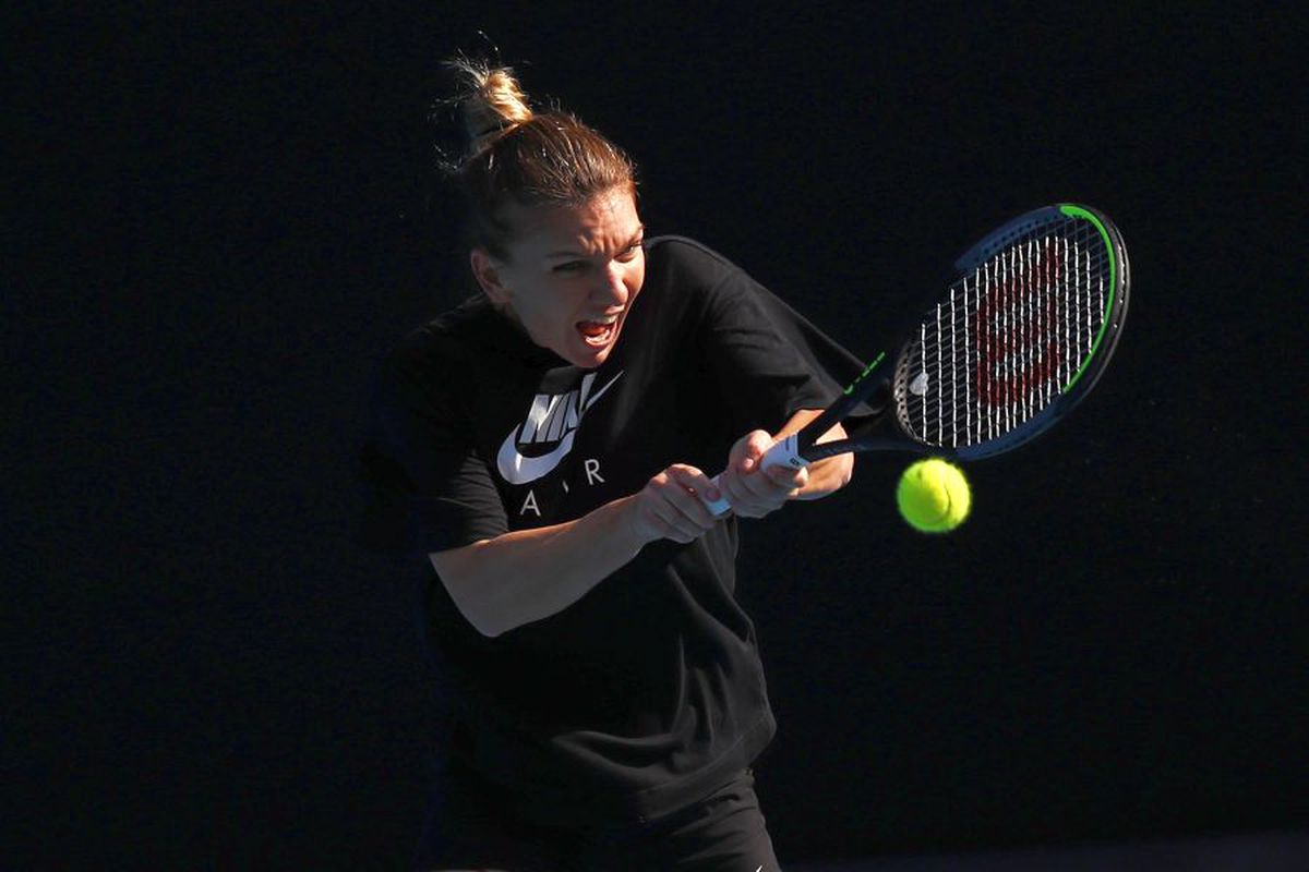 SIMONA HALEP LA AUSTRALIAN OPEN // FOTO Simona Halep, antrenament cu Toni Iuruc! Dezvăluie dificultățile pe care le are: „Nu e ușor pentru mine!”