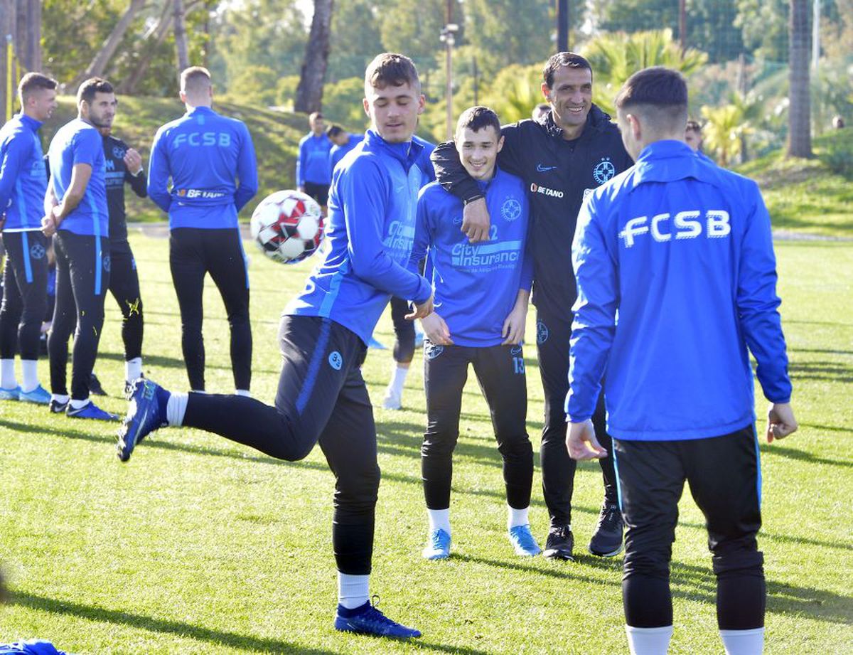 FCSB // EXCLUSIV Gigi Becali anunță ce se întâmplă cu Harlem Gnohere: „Nu sunt antrenor!” » Două noi oferte pentru „Bizon”