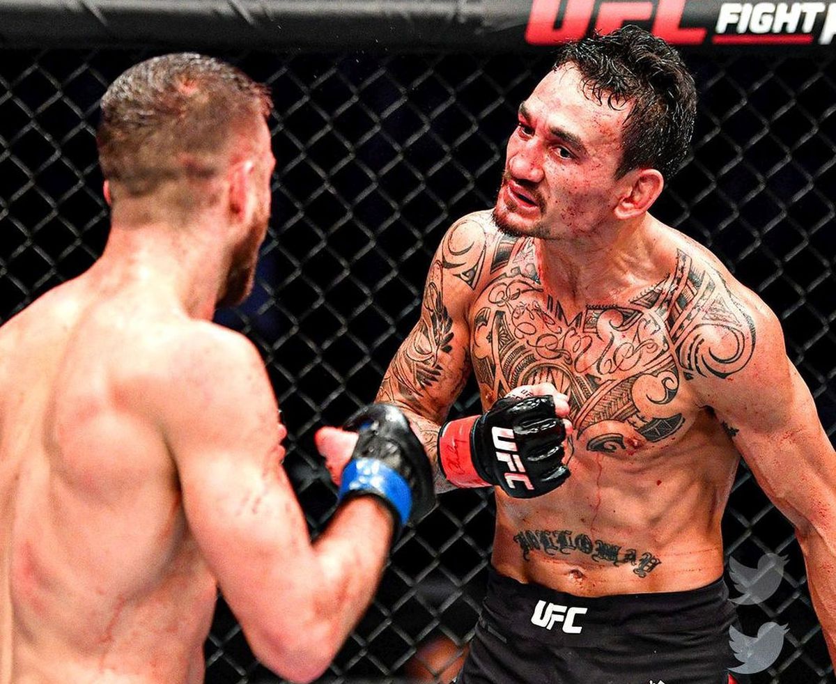 VIDEO + FOTO Luptă istorică în UFC! Max Holloway și-a umplut de sânge adversarul: 141 de lovituri într-o singură rundă! Cum l-a umilit în final