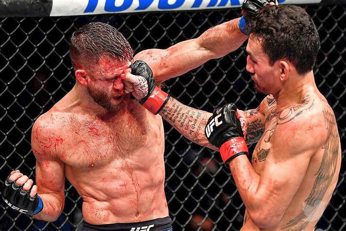 VIDEO + FOTO Luptă istorică în UFC! Max Holloway și-a umplut de sânge adversarul: 141 de lovituri într-o singură rundă! Cum l-a umilit în final