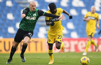 3 fotbaliști români implicați în Sassuolo - Parma: Chiricheș, Mihăilă și un nume-surpriză!