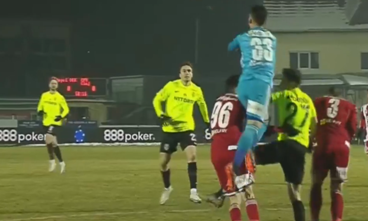 5 minute de urlete și groază în Sepsi - CFR Cluj! Meci oprit de Hațegan: ambulanța a intrat pe gazon