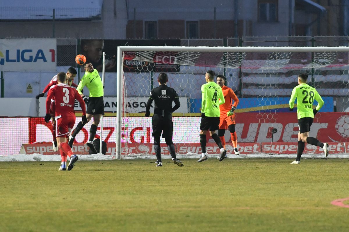 Un titular de la CFR Cluj, OUT: „Simțeam cum se rupe mușchiul!” » Cât lipsește