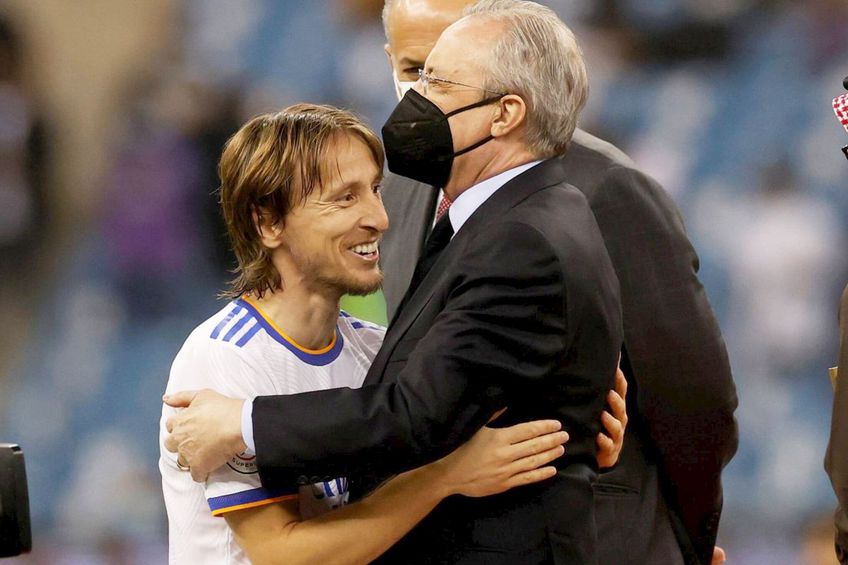Luka Modric, alături de Florentino Perez // foto: Imago Images