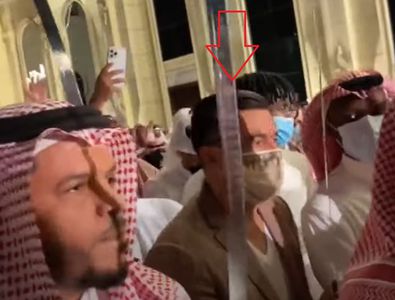 Imaginile zilei » Cum a fost filmat Cosmin Contra în Arabia Saudită