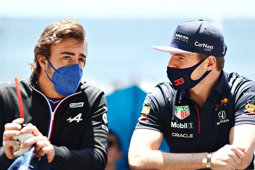 Fernando Alonso alături de Max Verstappen, campionul din 2021 // foto: Guliver/gettyimages