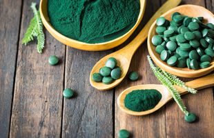 Spirulina: Ce este și cum să o consumi