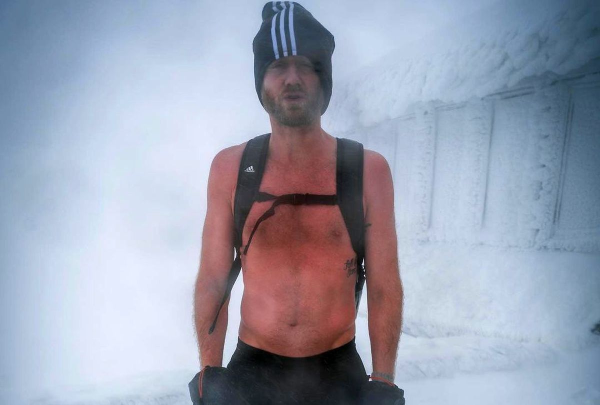 Schimbare radicală pentru un fost campion mondial » Drumeție la bustul gol pe un frig de -19 grade!