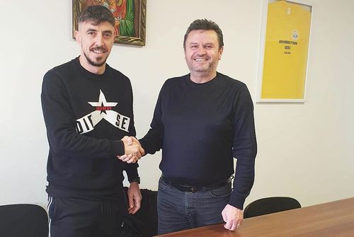 Ioan Hora, în stânga, a semnat cu CS Lotus Băile Felix // sursă foto: Facebook @ Club Sportiv Lotus Băile Felix