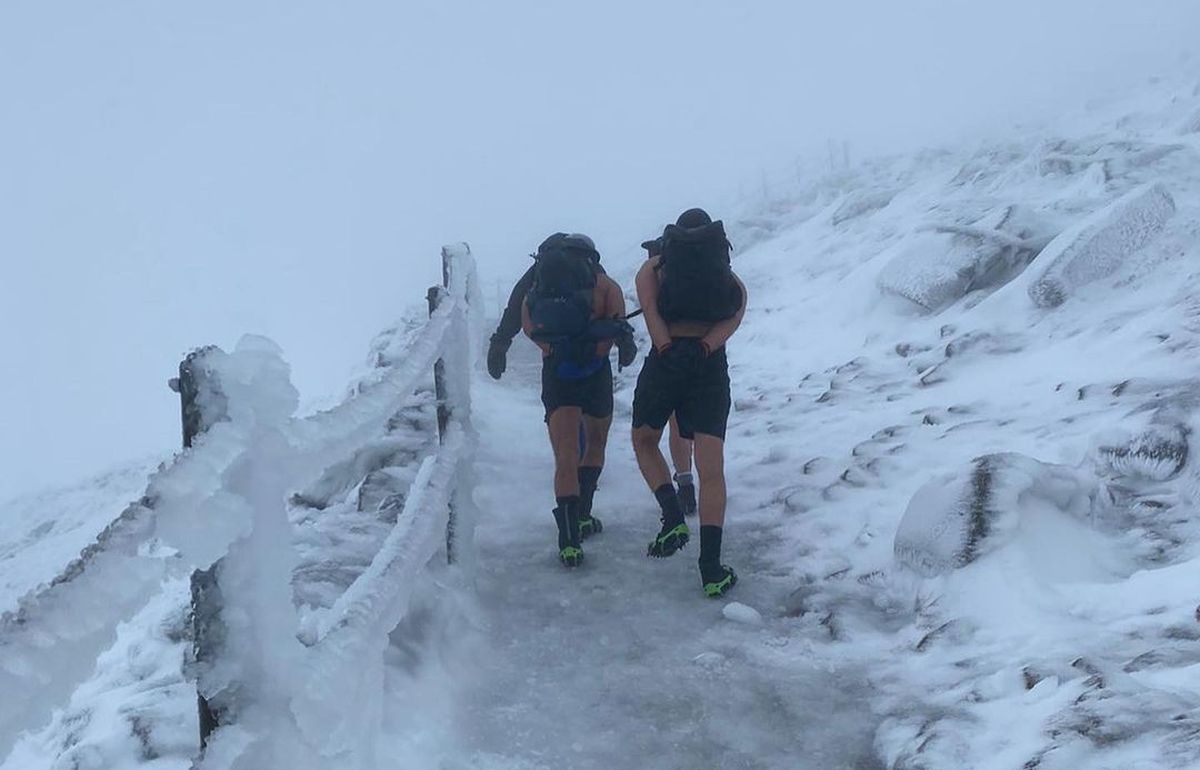 Schimbare radicală pentru un fost campion mondial » Drumeție la bustul gol pe un frig de -19 grade!