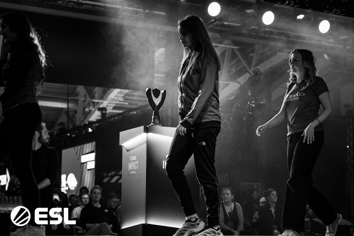 Românca „ANa” e cea mai bună jucătoare de Counter Strike din lume! Premiată într-o gală fastuoasă