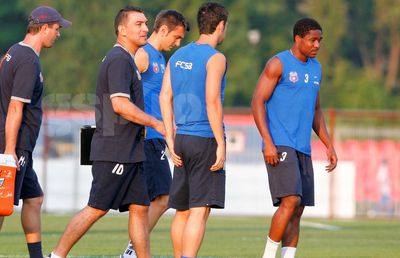 Ilie Dumitrescu i-a lăsat mască pe toți la antrenamentul FCSB: „Stop, salir con la pelota!” » Regula prin care i-a uimit pe fotbaliști