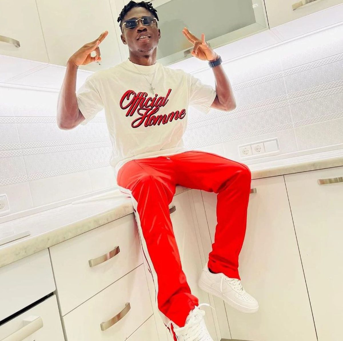 A sosit „Racheta” lui Gigi Becali » Primele imagini cu Nana Antwi în România