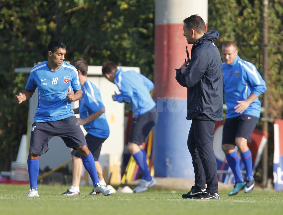 Ilie Dumitrescu i-a lăsat mască pe toți la antrenamentul FCSB: „Stop, salir con la pelota!” » Regula prin care i-a uimit pe fotbaliști