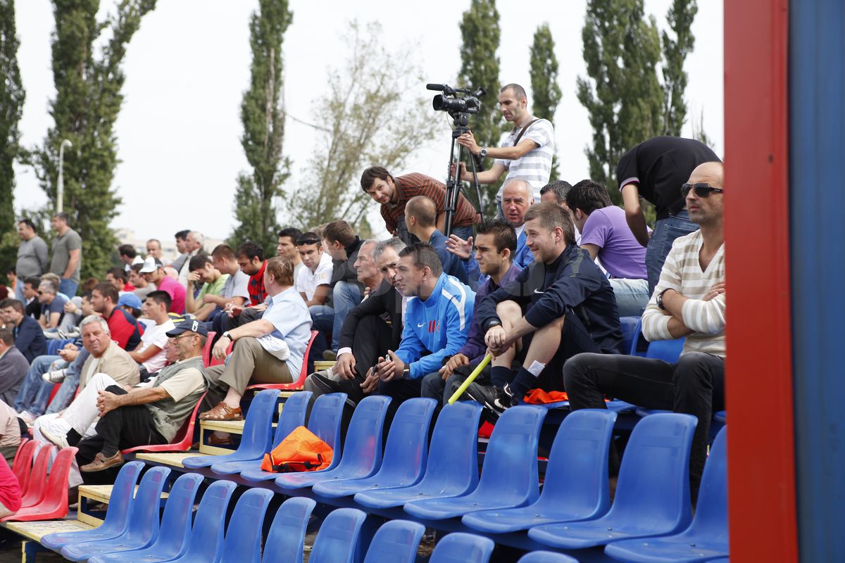 Ilie Dumitrescu i-a lăsat mască pe toți la antrenamentul FCSB: „Stop, salir con la pelota!” » Regula prin care i-a uimit pe fotbaliști
