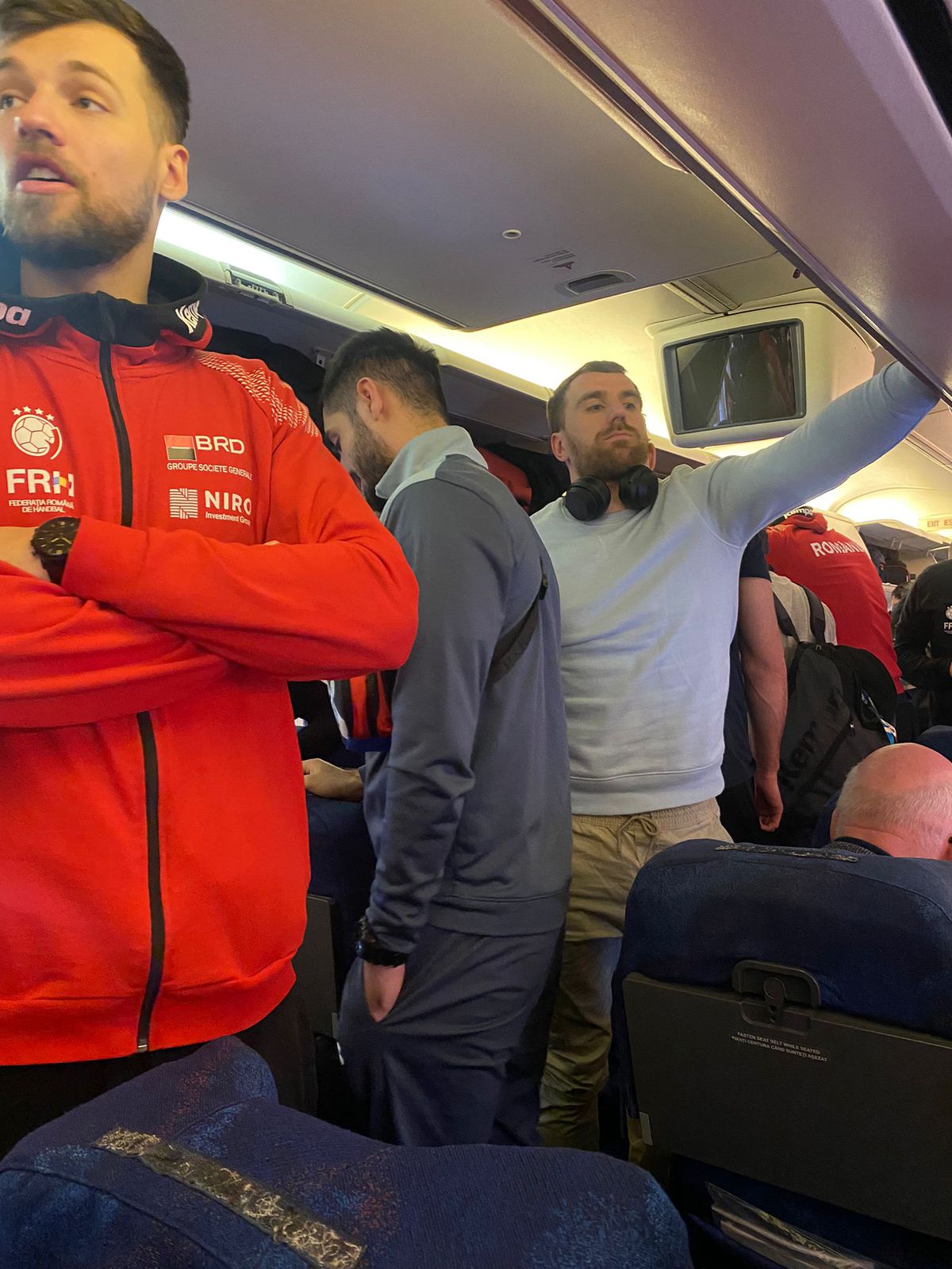 Din rău în mai rău » Ghinion până la capăt pentru naționala României de handbal. Jucătorii, debarcați din avion