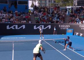 Nemaivăzut la Australian Open » Un copil de mingi a intervenit în timpul unui raliu