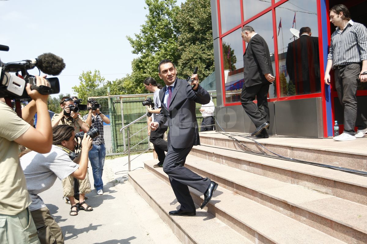 Ilie Dumitrescu i-a lăsat mască pe toți la antrenamentul FCSB: „Stop, salir con la pelota!” » Regula prin care i-a uimit pe fotbaliști