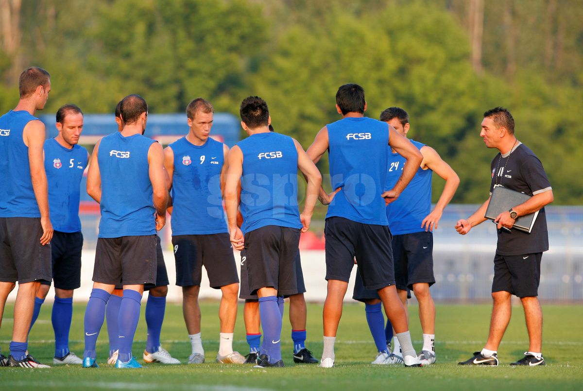 Ilie Dumitrescu i-a lăsat mască pe toți la antrenamentul FCSB: „Stop, salir con la pelota!” » Regula prin care i-a uimit pe fotbaliști