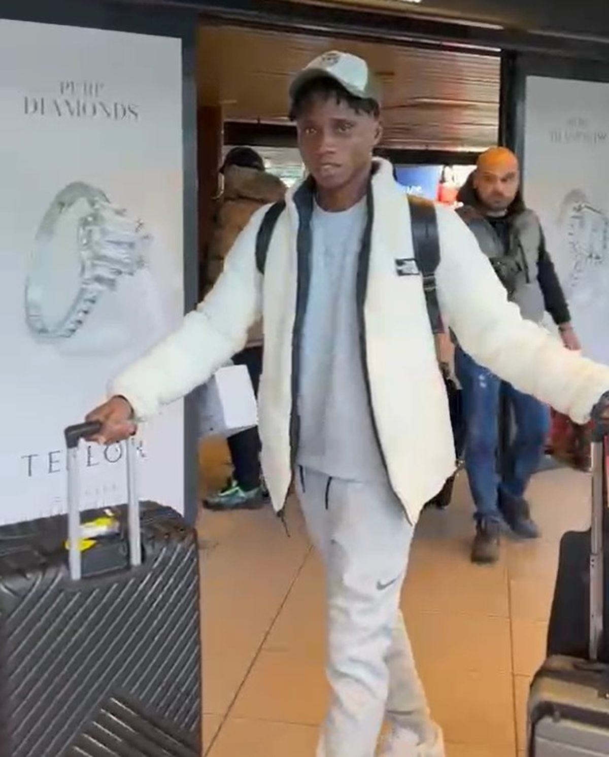 A sosit „Racheta” lui Gigi Becali » Primele imagini cu Nana Antwi în România