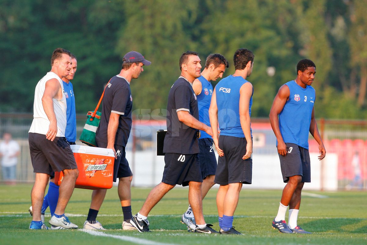 Ilie Dumitrescu i-a lăsat mască pe toți la antrenamentul FCSB: „Stop, salir con la pelota!” » Regula prin care i-a uimit pe fotbaliști