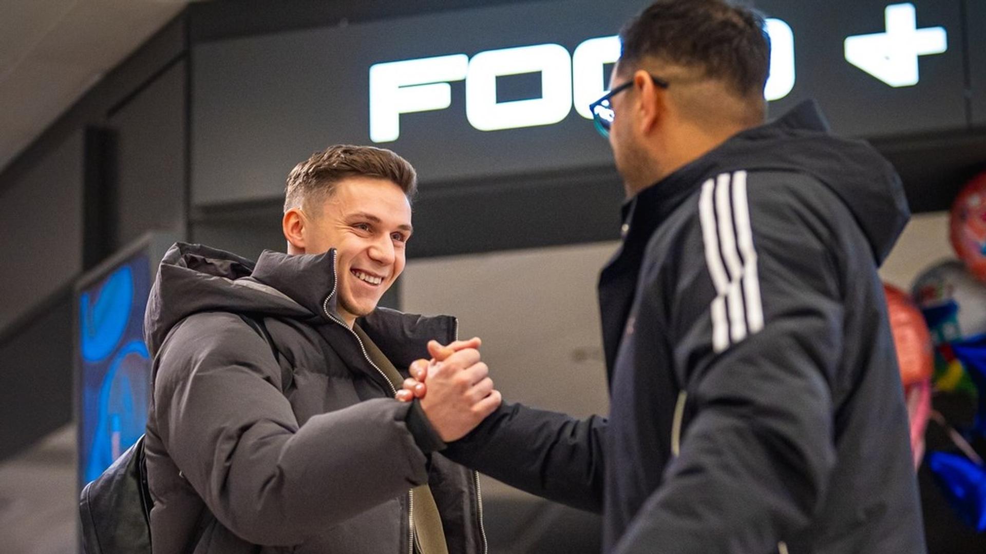 Louis Munteanu îmbrăcat în tricoul cu numărul 11 al echipei DC United, pe stadionul din MLS, după sosirea în Washington. | sursa foto: Gazeta Sporturilor