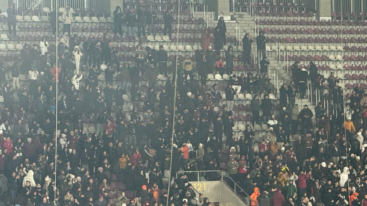 Jandarmeria, în alertă la Rapid - Metaloglobus » Peluza Nord a intrat cu „scutierii”: detaliul care a surprins