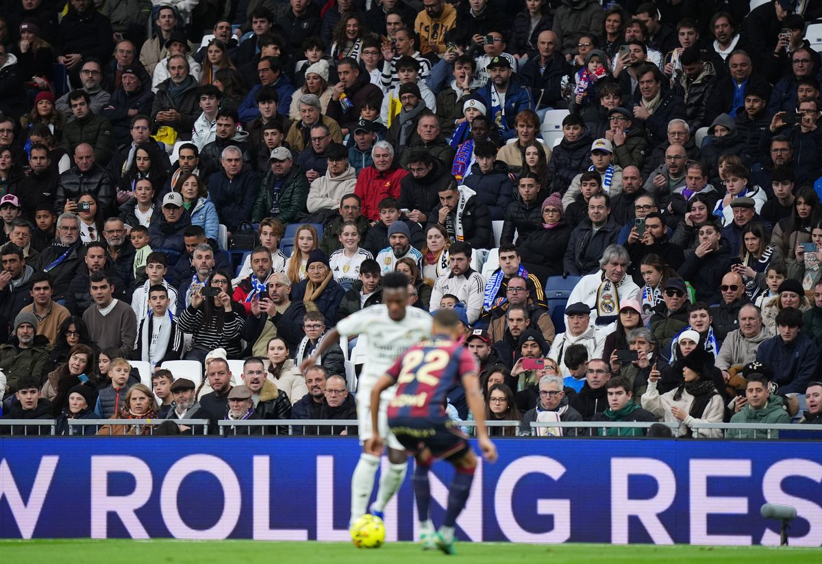Real Madrid - Levante 2-0 » Fluierături asurzitoare, batiste albe, dar victorie. Filmul zilei pe „Bernabeu”