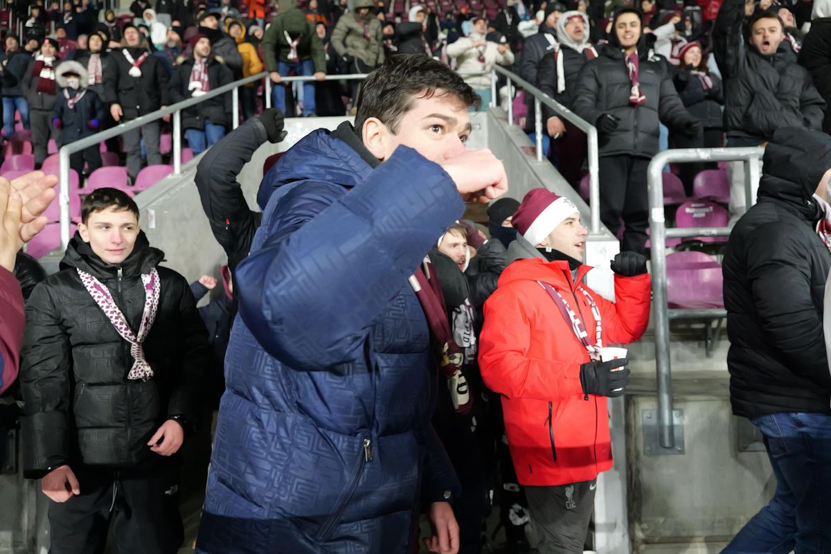 Jandarmeria, în alertă la Rapid - Metaloglobus » Peluza Nord a intrat cu „scutierii”: detaliul care a surprins