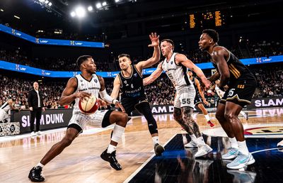 Spectacol baschetbalistic în BTarena! U-BT Cluj-Napoca a visat, dar a fost adusă cu picioarele pe pământ de Dubai Basketball