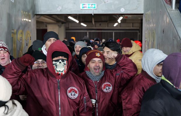 Jandarmeria, în alertă la Rapid - Metaloglobus » Peluza Nord a intrat cu „scutierii”: detaliul care a surprins