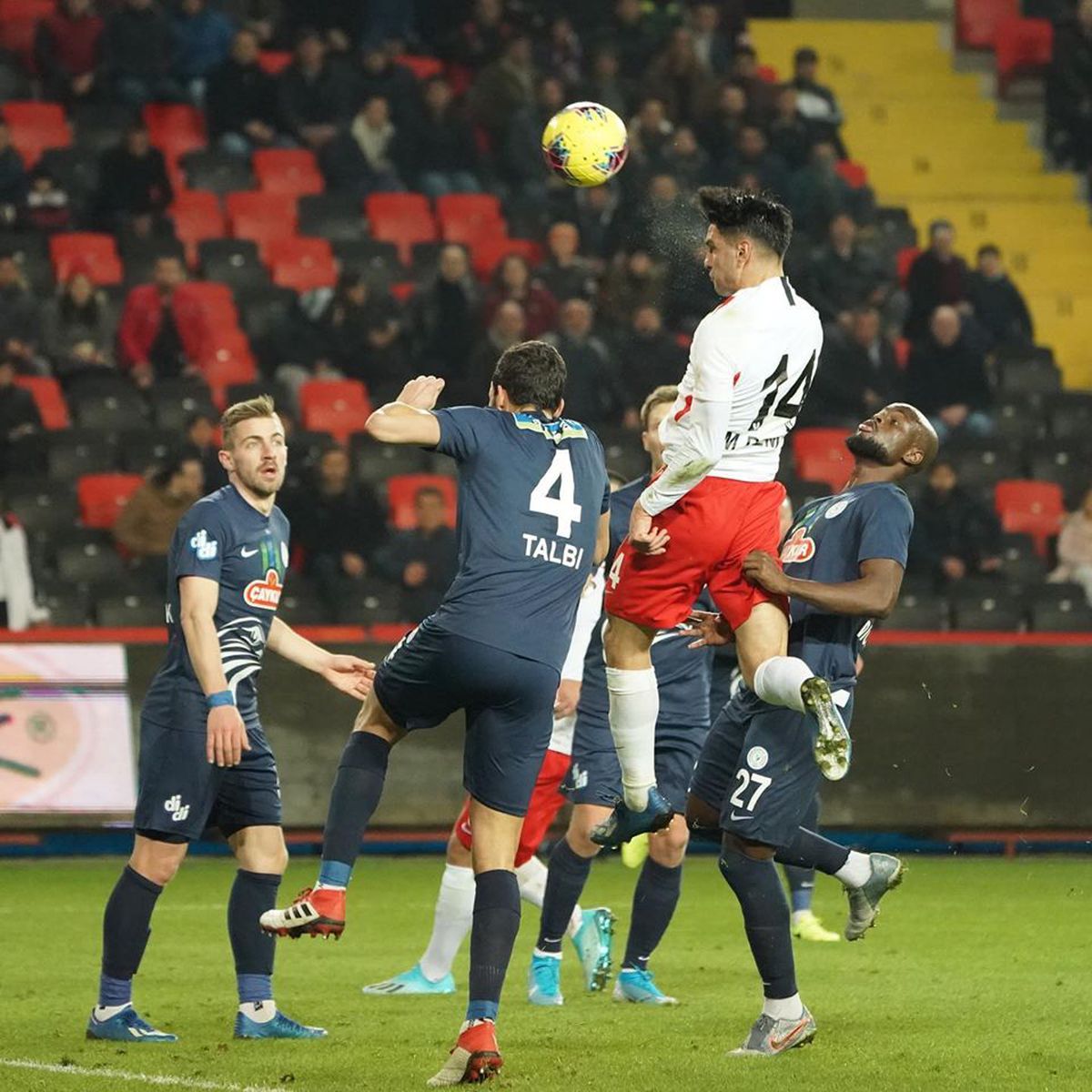 GAZIANTEP - RIZESPOR 2-0 // FOTO Marius Șumudică, victorios și furios! A explodat după ce jucătorul său a ratat două penalty-uri și s-a dus spre vestiare