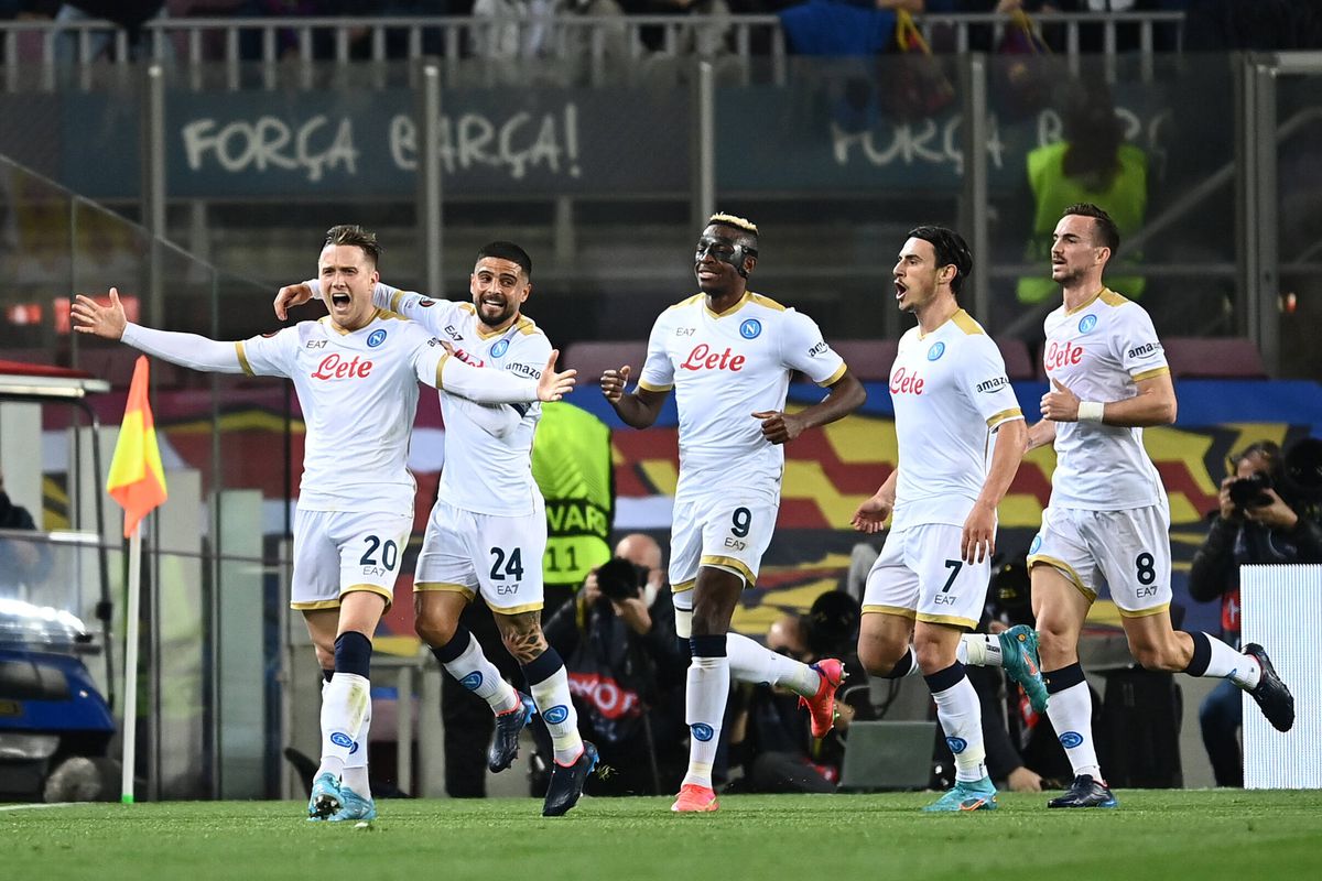 Situație bizară în Barcelona - Napoli » A purtat un tricou diferit față de coechipieri