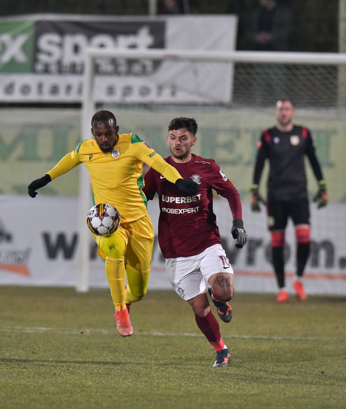 A ratat penalty-ul de 3 puncte și a fost dus de Mutu în fața galeriei » Ce s-a întâmplat după Mioveni - Rapid 0-0