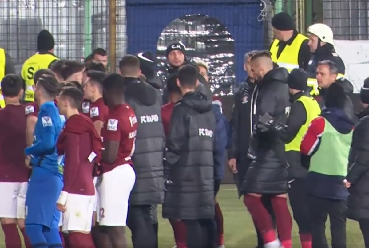A ratat penalty-ul de 3 puncte și a fost dus de Mutu în fața galeriei » Ce s-a întâmplat după Mioveni - Rapid 0-0
