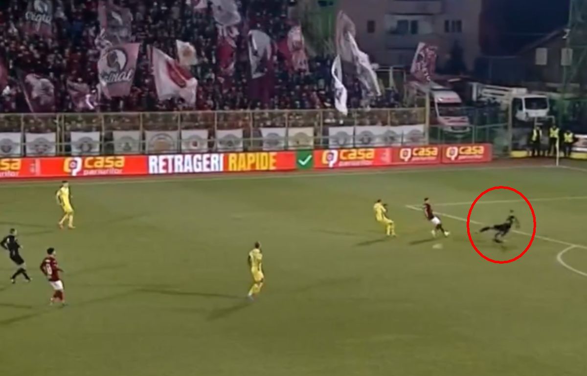 Mutu, scos din sărite! Și-a vărsat nervii pe un jucător în timpul meciului cu Mioveni