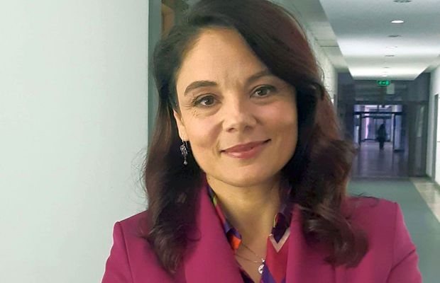 Drept la replică » Nadine Vlădescu, după interviul acordat de Olaianos în Gazetă: „M-a lovit în mod repetat, cu sânge rece și sadism” + „A recurs la șantaj emoțional: «Mă arunc din Turnul televiziunii»”