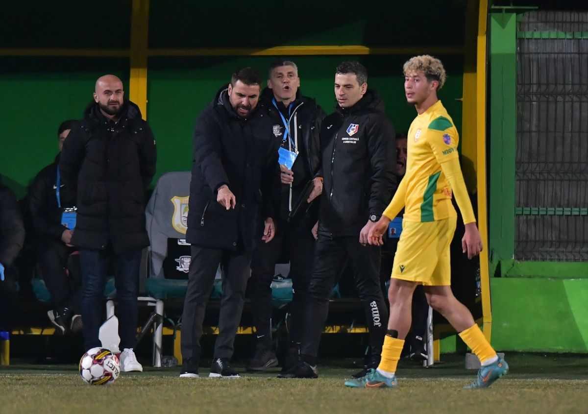 Adrian Mutu, probleme cu fanii la CS Mioveni - Rapid: „Suntem la 5km de locul în care m-am născut și am fost înjurat mai mult decât pe orice alt stadion!”