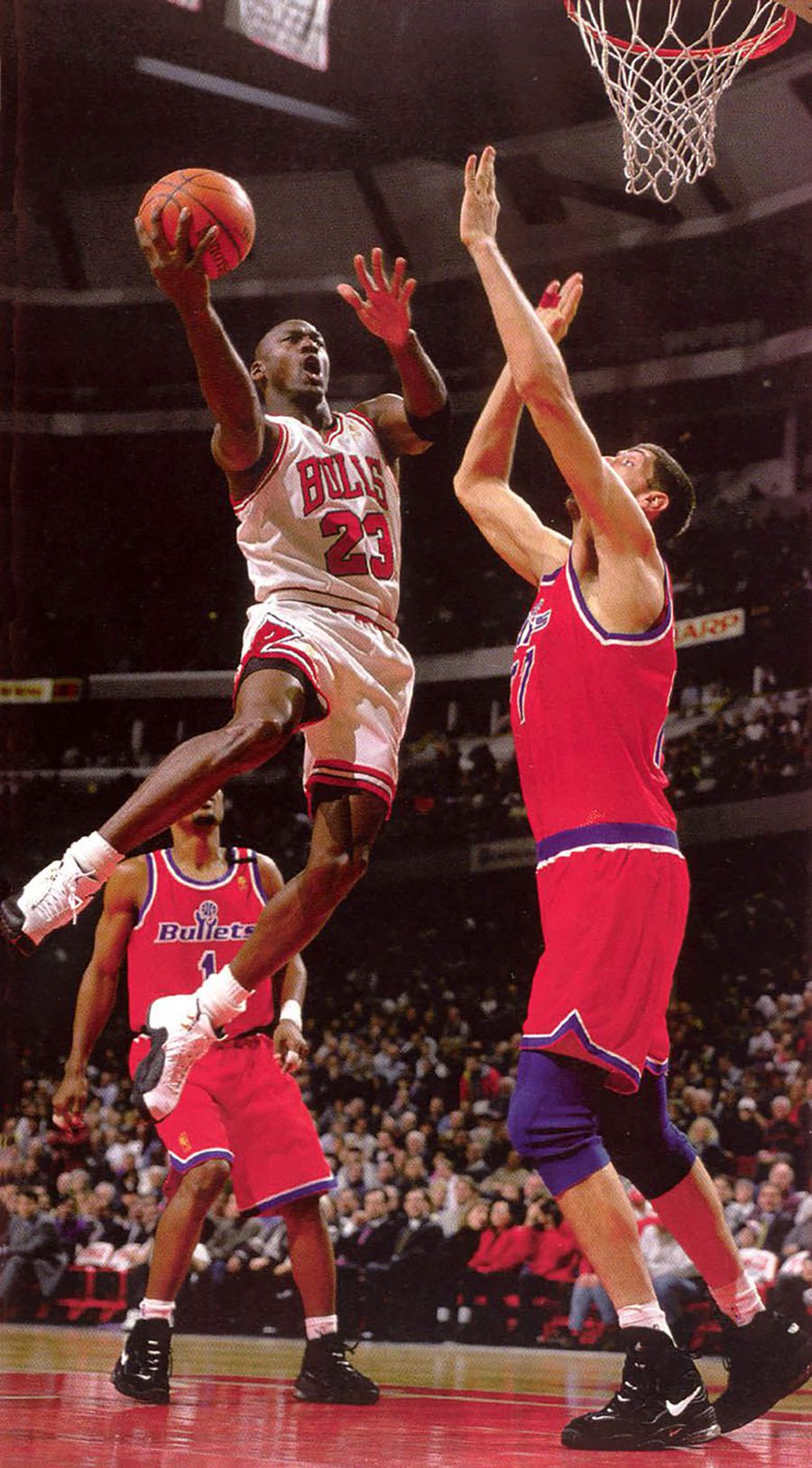 Un duel între Big Ghita și marele Air Jordan Ghiță Mureșan, singurul român care a jucat în NBA, amintire tare de la un duel cu marele Michael Jordan: „C'mon, George, c'mon!”