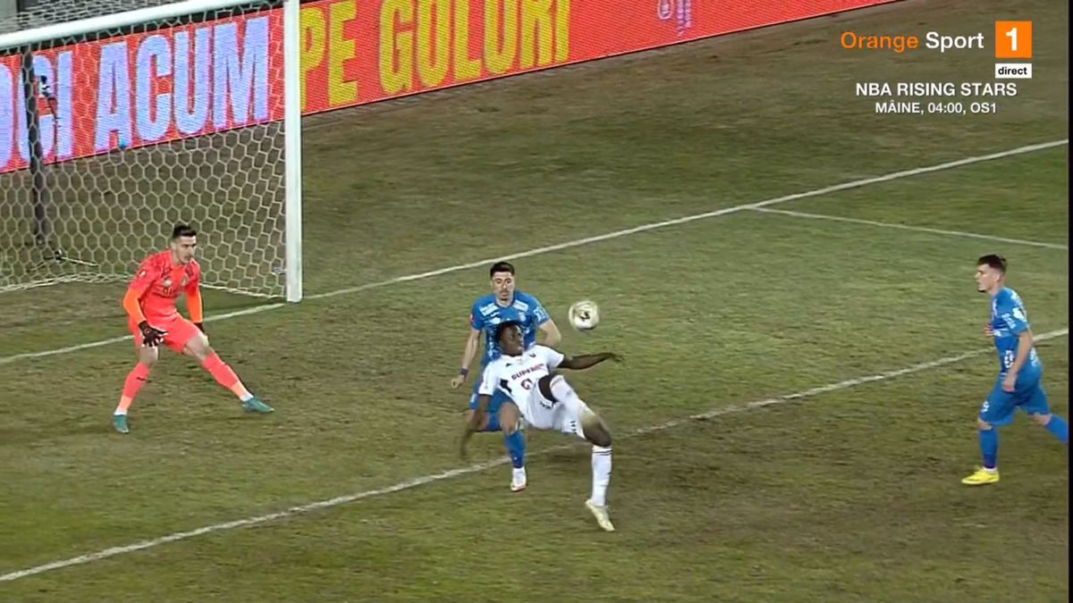 Thiam și Gomes, goluri superbe împotriva Chindiei » Doi colegi de la U Cluj s-au întrecut în lufturi