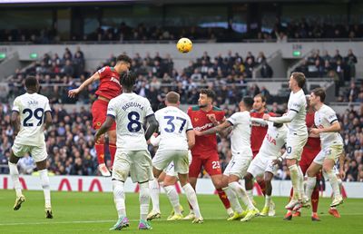 Nu au înțeles nimic » Cu Drăgușin pe bancă, fundașii lui Tottenham au greșit la primul gol al lui Wolves