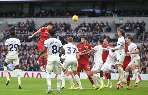 Nu au înțeles nimic » Cu Drăgușin pe bancă, fundașii lui Tottenham au greșit la primul gol al lui Wolves