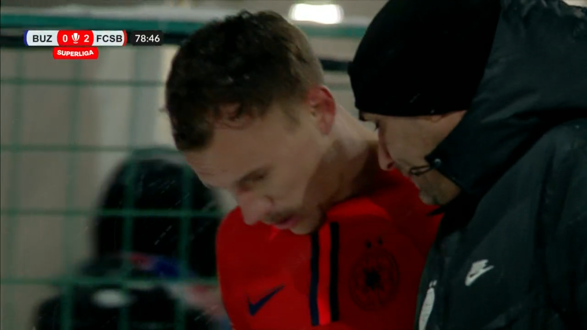 Lacrimi pe zăpadă! Consolat cu greu pe margine, după ce a fost schimbat la FCSB