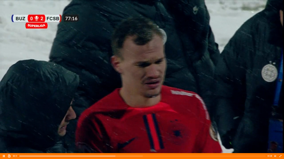 Lacrimi pe zăpadă! Consolat cu greu pe margine, după ce a fost schimbat la FCSB