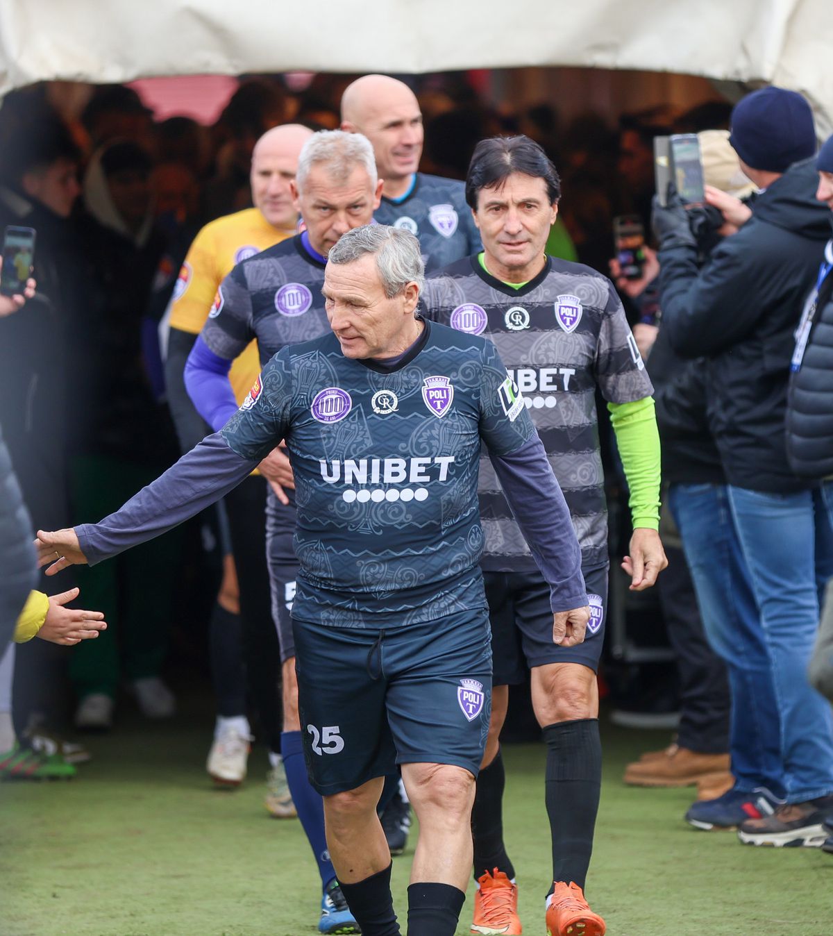 Emoții de toate felurile la Timișoara » Ultimul eveniment pe „Dan Păltinișanu”, suporterii și-au luat rămas bun de la „Monumentalul” violet