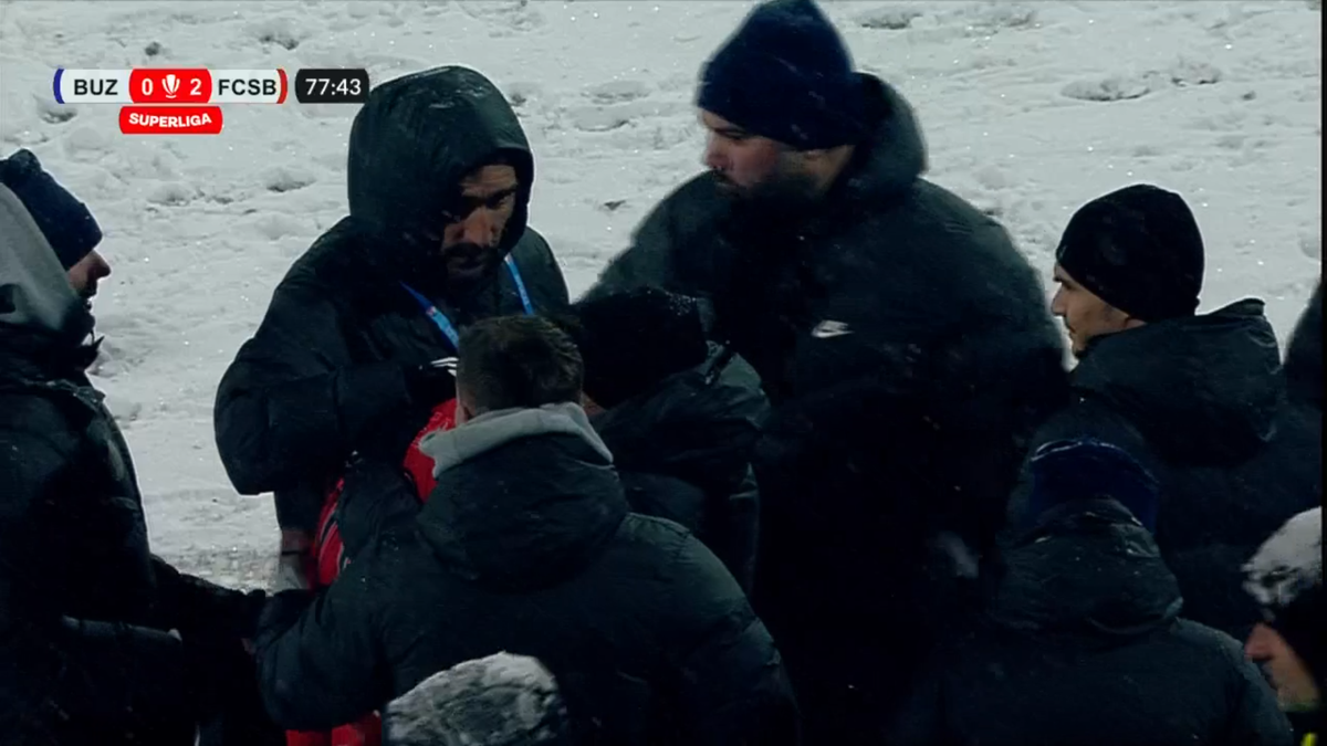 Lacrimi pe zăpadă! Consolat cu greu pe margine, după ce a fost schimbat la FCSB