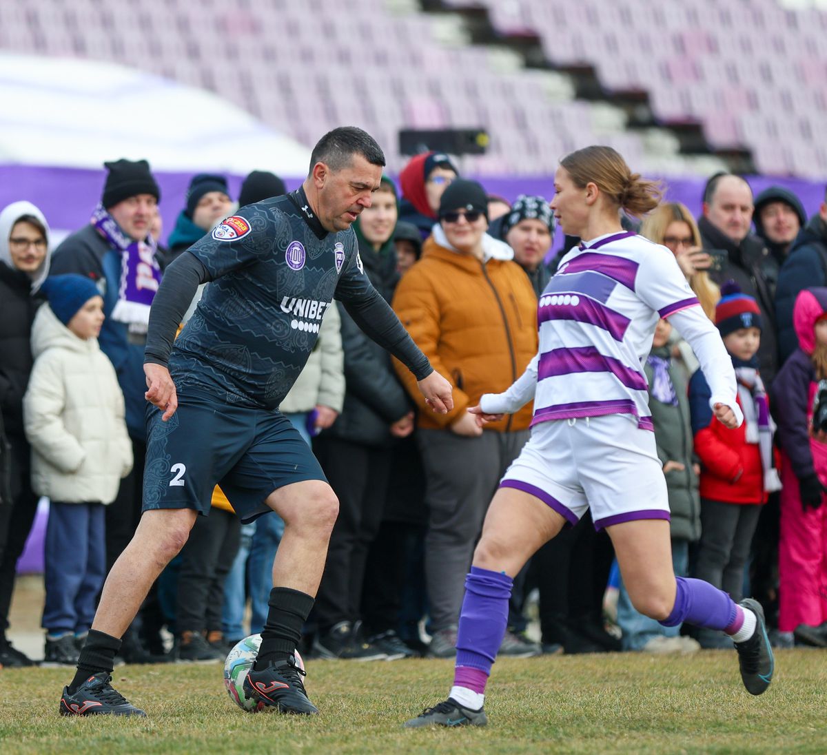 Imagini impresionante în fotbalul românesc! Stadionul istoric „s-a aprins” pentru ultima oară înaintea demolării: „Ne-ai fost casă, cetate”